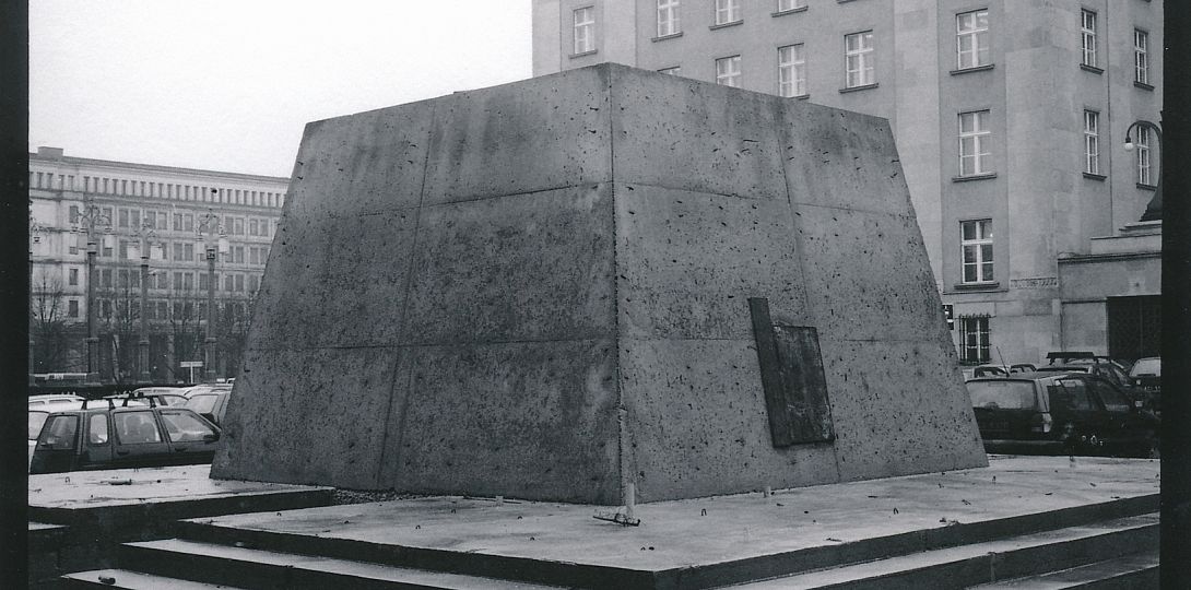 Wojciech Prażmowski, Katowice z cyklu „Biało-czerwono-czarna”, 1999, zbiory Muzeum w Gliwicach