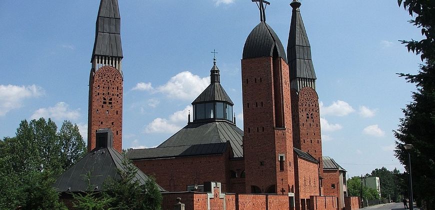Kościół pw. Jezusa Chrystusa Odkupiciela w Czechowicach – Dziedzicach. Architekt – Stanisław Niemczyk – 1995 – 1998 r, fot. Notpyrk, źrodło Wikipedia