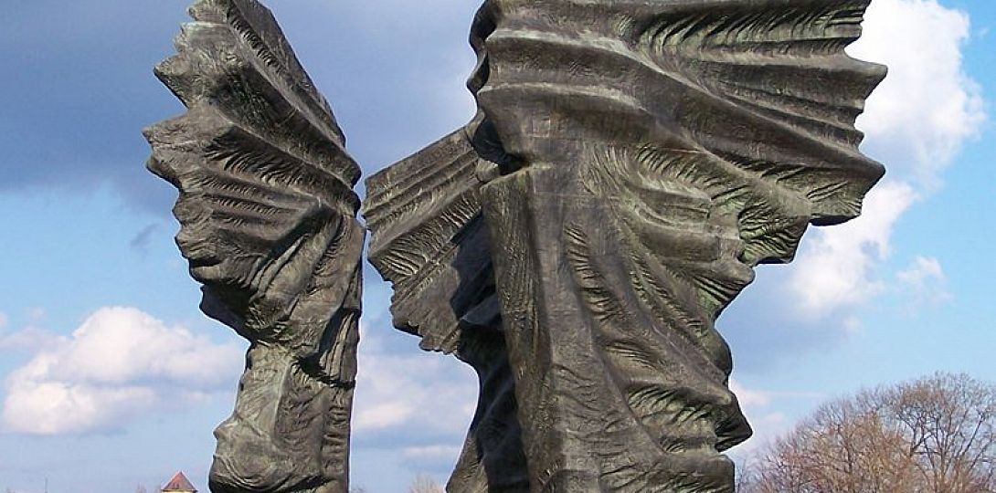 Pomnik Powstańców Śląskich w Katowicach. Źródło Wikipedia.en