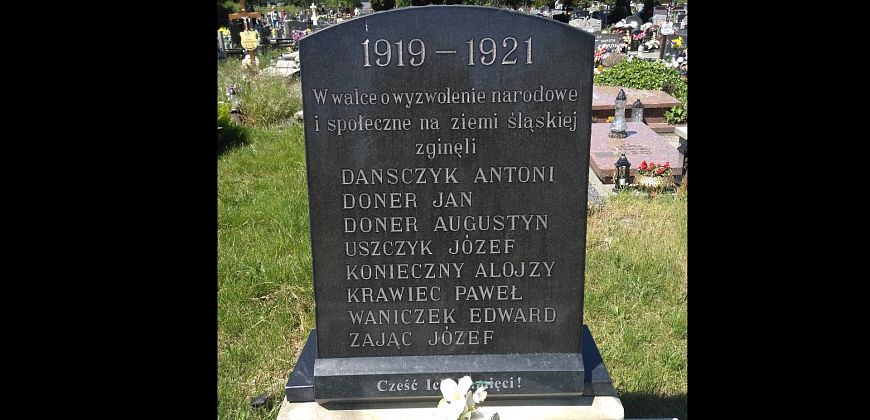 Mogiła wojenna w Szobiszowicach, gdzie spoczywają ojciec i syn Donnerowie, zamordowani w czerwcu 1922 r.