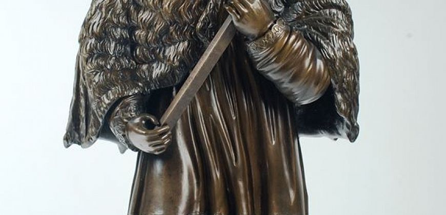 Rzeźba „Św. Jan Nepomucen” (wys. 61 cm), model XIX w., brąz, odlewnia gliwicka (Preussische Bergwerk- und Hütten Aktiengesellschaft), ok. 1930 r., zbiory Muzeum w Gliwicach, fot. Marcin Korczak.