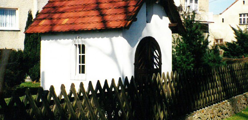 Kapliczka Matki Boskiej, ul. I. Daszyńskiego 698, 2005 r., fot. E. Pokorska-Ożóg
