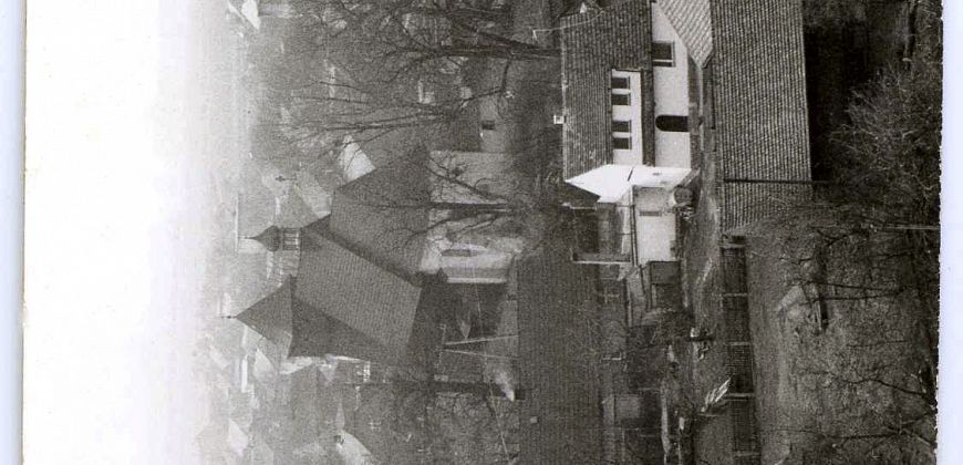 Widok na Ostropę z wieży kościoła pw. Ducha Świętego, lata 70 - 80. XX w., fot. J. Kalnik