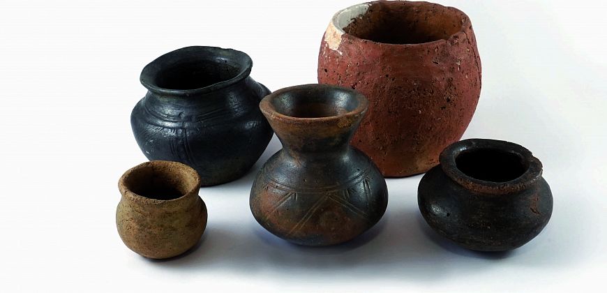 Naczynia miniaturowe to archeologiczna zagadka, bo do końca nie wiadomo do czego służyły, fot. L. Węglorz
