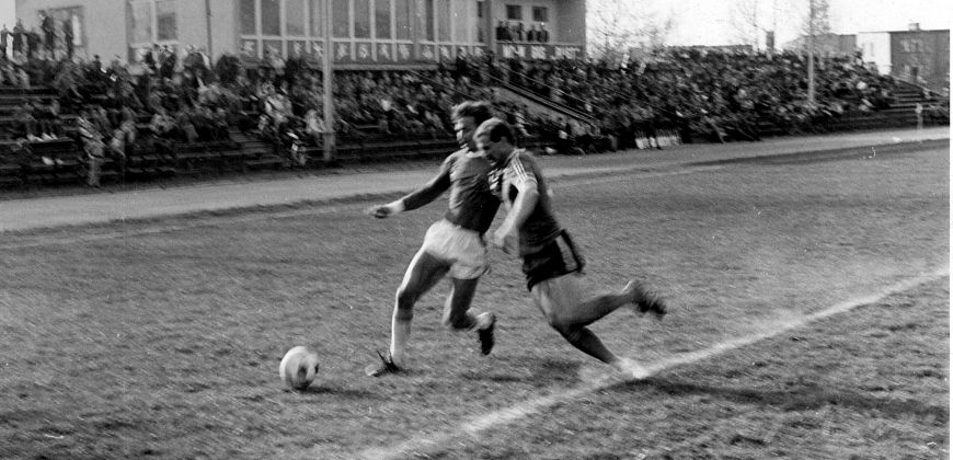 Piłkarze podczas meczu na Stadionie „Piasta”, 1970 r., (ź:) Archiwum GKS „Piast” Gliwice