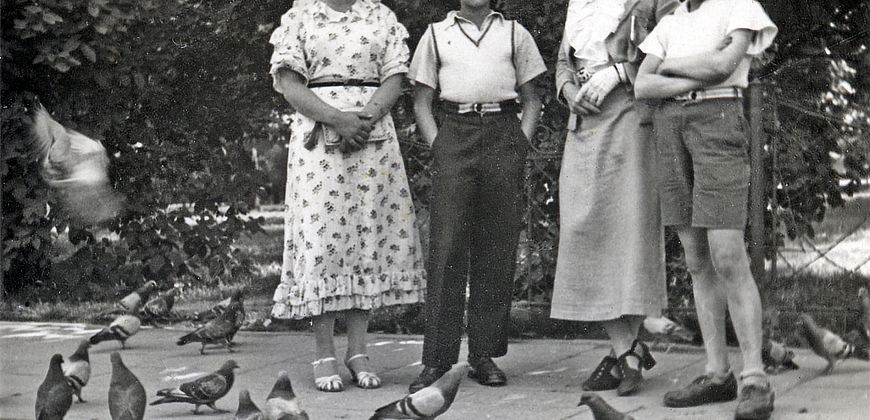 Zofia Stryjeńska z dziećmi, 1936 r. Zbiory rodzinne za: Światosław Lenartowicz, "Zofia Stryjeńska", Olszanica 2018