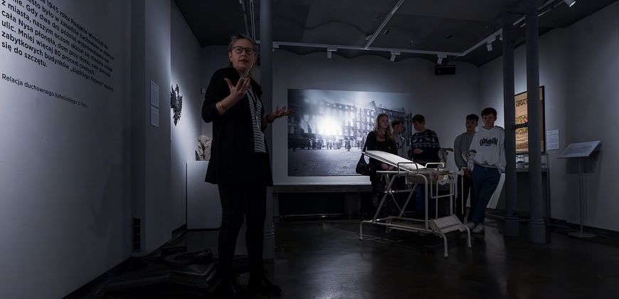 Oprowadzanie po wystawie „45. Rok ostatni, rok pierwszy na Górnym Śląsku”, fot. K. Łojko