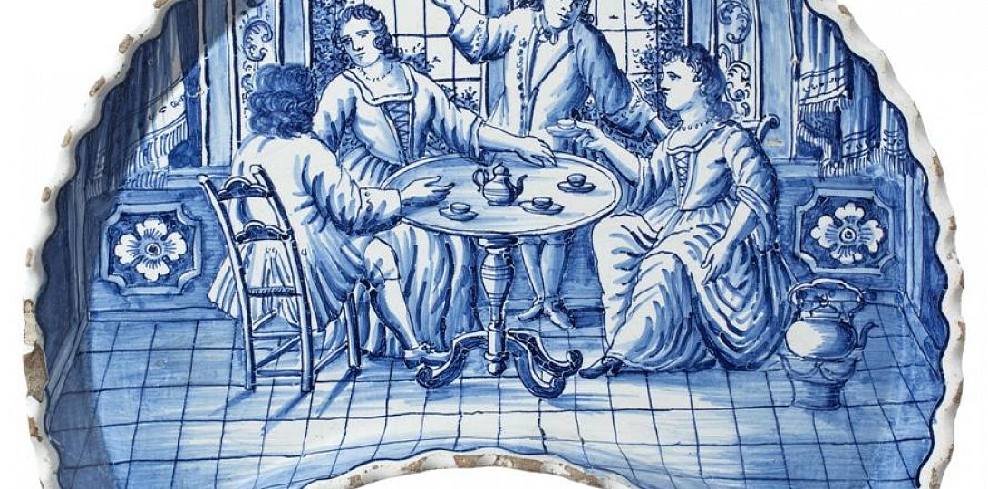 Misa balwierska, zdobiona malarsko seceną picia herbaty 2 poł XVIII w., fot. A. Podstwka