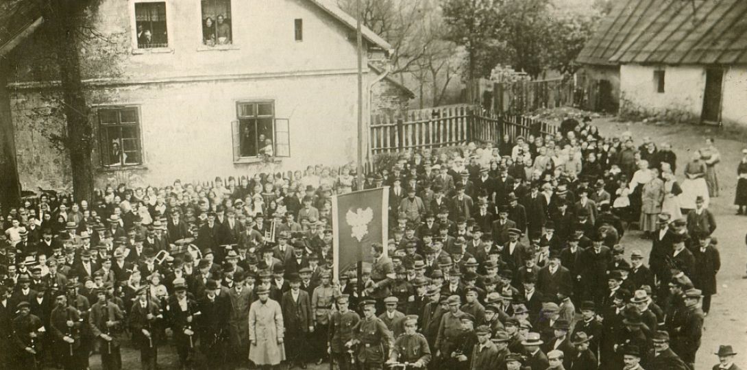 Wywieszenie sztandaru polskiego, Łabędy, 3 V 1921 r. Zbiory Muzeum w Gliwicach