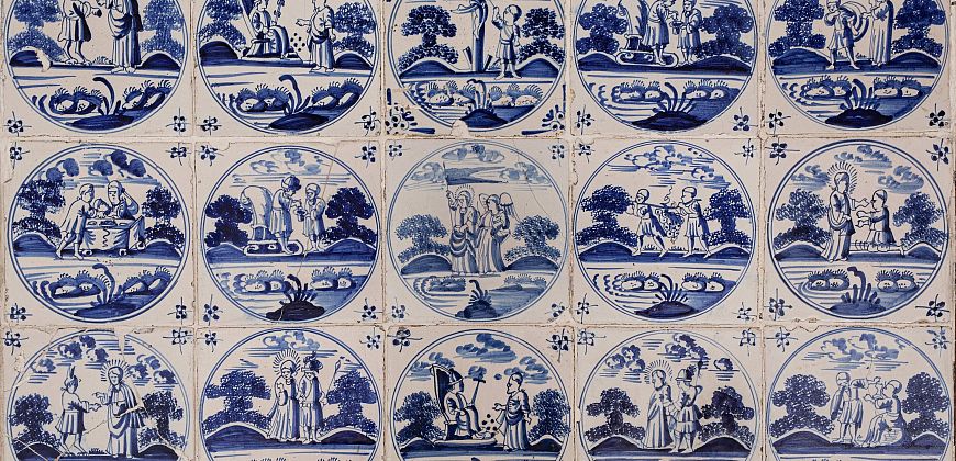 Zespół 15 fliz holenderskich ze scenami biblijnymi, Niderlandy, Harlingen około 1700 r., Makkum, ok. 1780 r., fajans, zbiory Muzeum w Gliwicach, fot. Arkadiusz Stefański