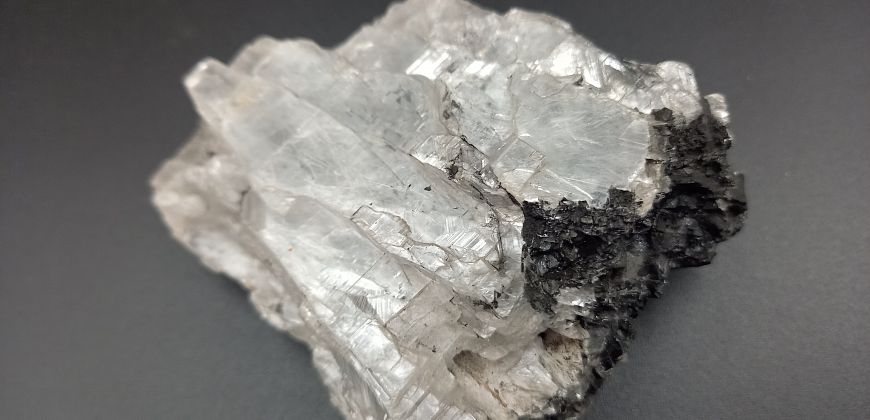 Gips, zbiory Muzeum Geologii Złóż Politechniki Śląskiej im. Czesława Poborskiego