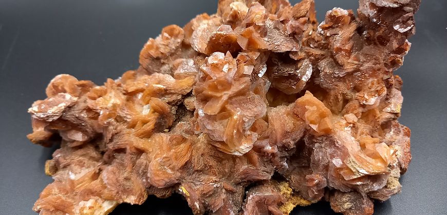 Kalcyt, zbiory Muzeum Geologii Złóż Politechniki Śląskiej im. Czesława Poborskiego