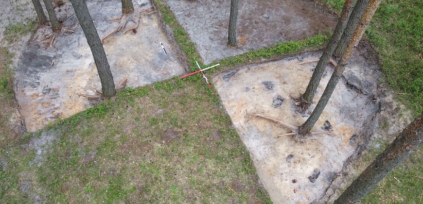 Dokumentacja poszczególnych poziomów konstrukcyjnych kurhanu 1, zbiory Muzeum w Gliwicach