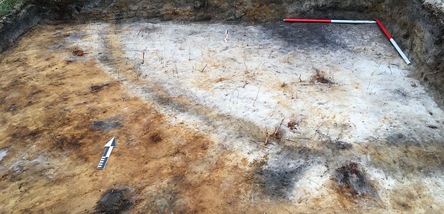 Dokumentacja poszczególnych poziomów konstrukcyjnych kurhanu 1, zbiory Muzeum w Gliwicach