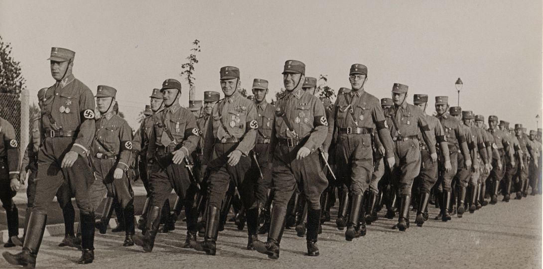 Przemarsz oddziału SA w Zabrzu, lata 30. XX w., Archiwum Państwowe w Katowicach o. Gliwice